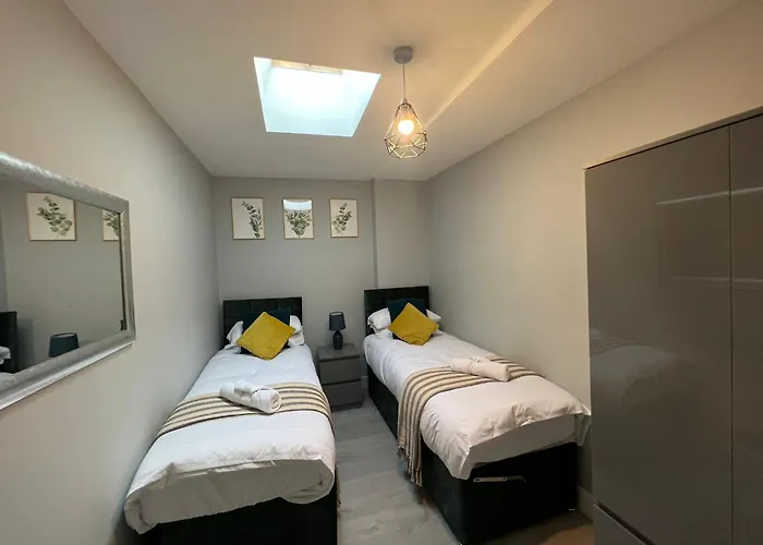 New Modern Flat! Monthly Discount! Near City Centre