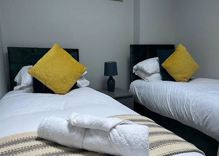 New Modern Flat! Monthly Discount! Near City Centre