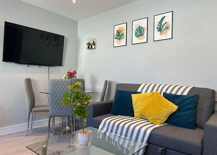 New Modern Flat! Monthly Discount! Near City Centre