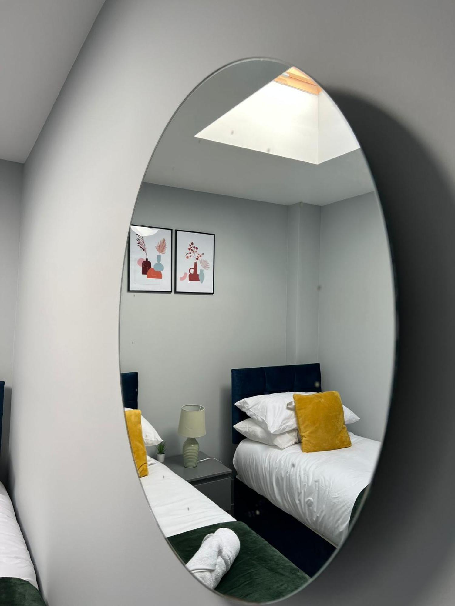 New Modern Flat! Monthly Discount! Near Centre *