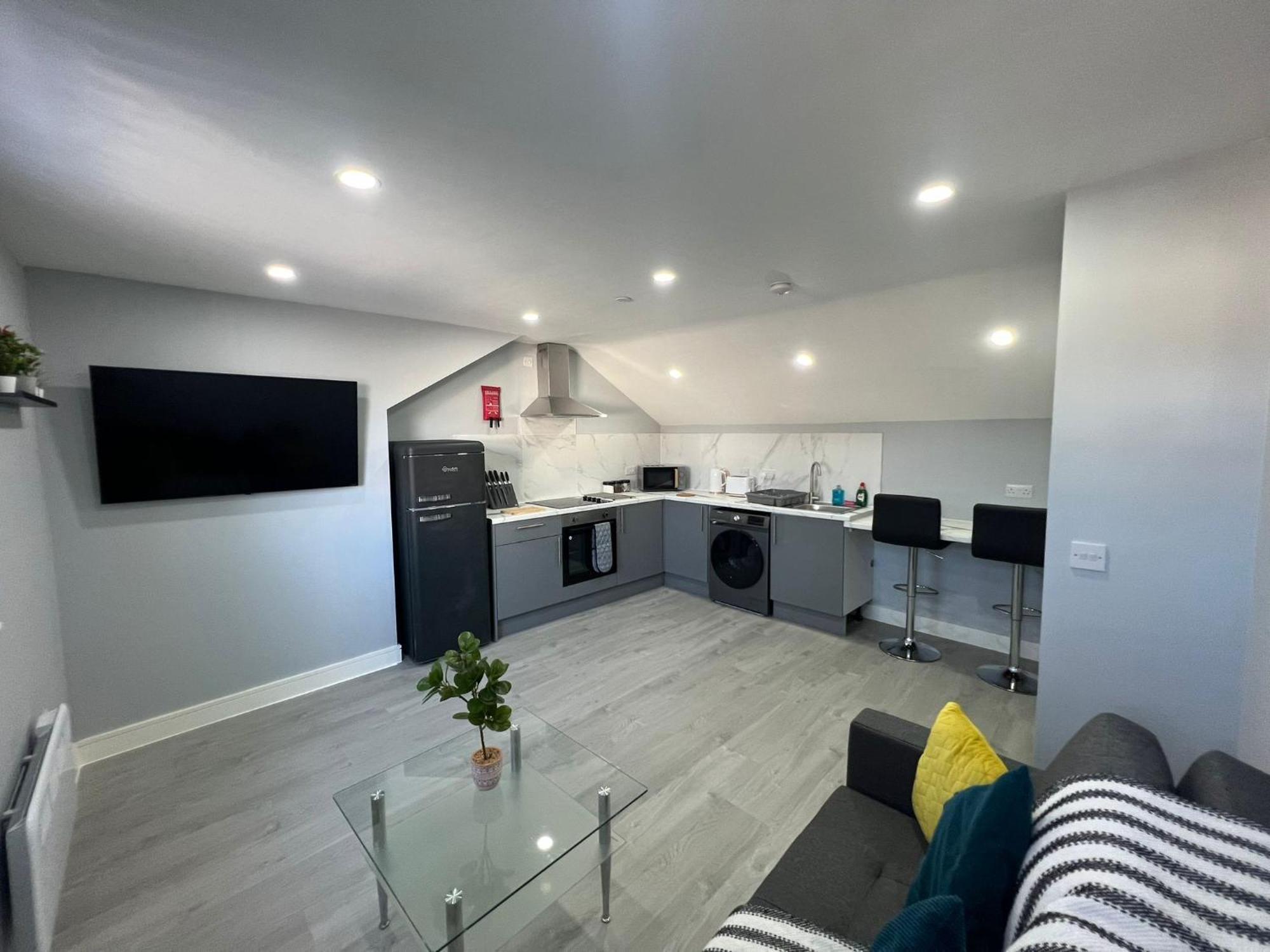 New Modern Flat! Monthly Discount! Near Centre Apartment