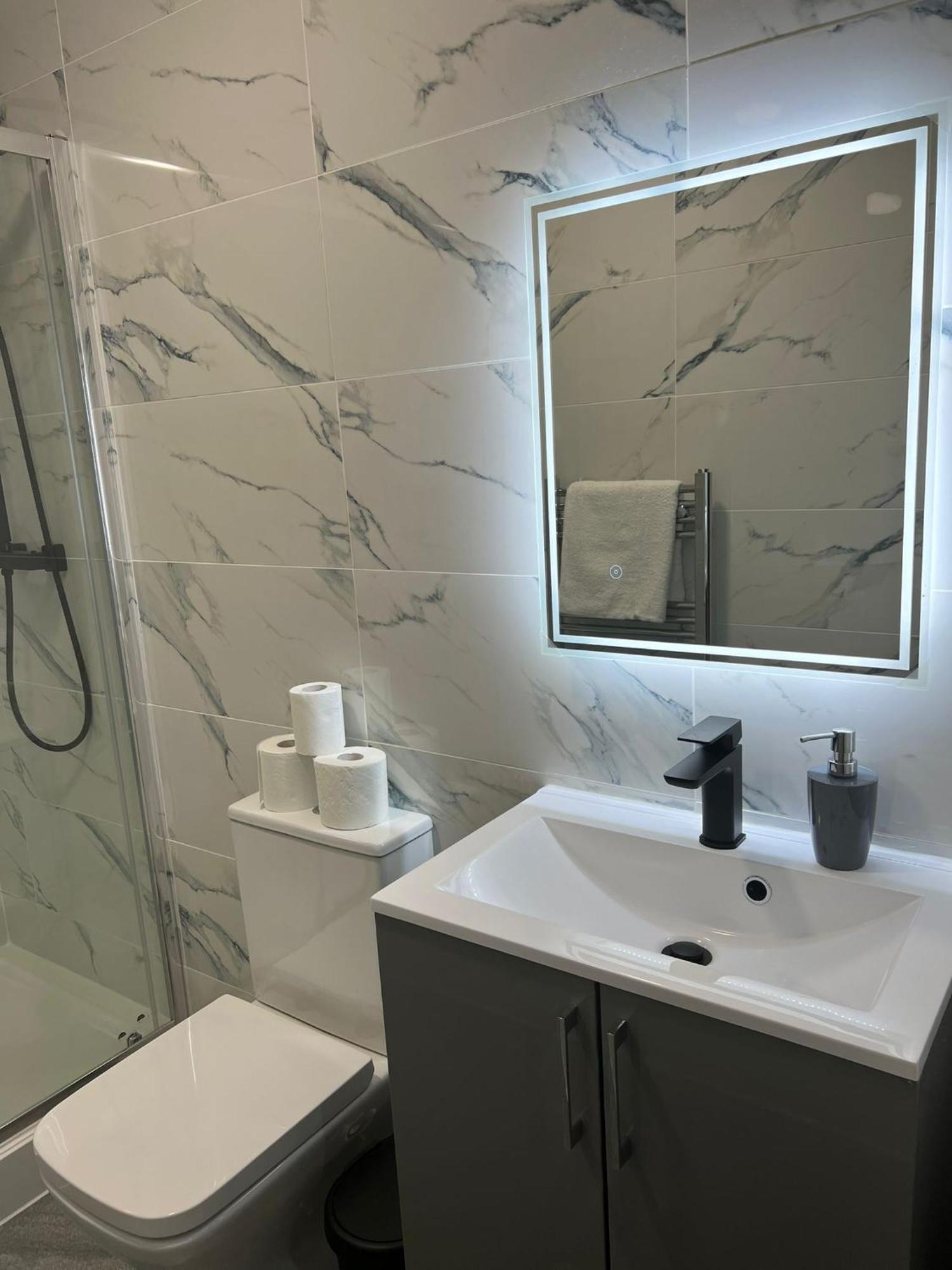 New Modern Flat! Monthly Discount! Near Centre Apartment